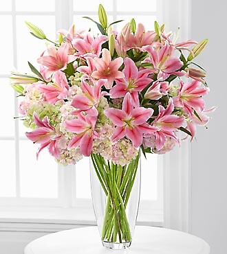 Intrigue Luxury Lily &amp; Hydrangea Bouquet - 22 Stems